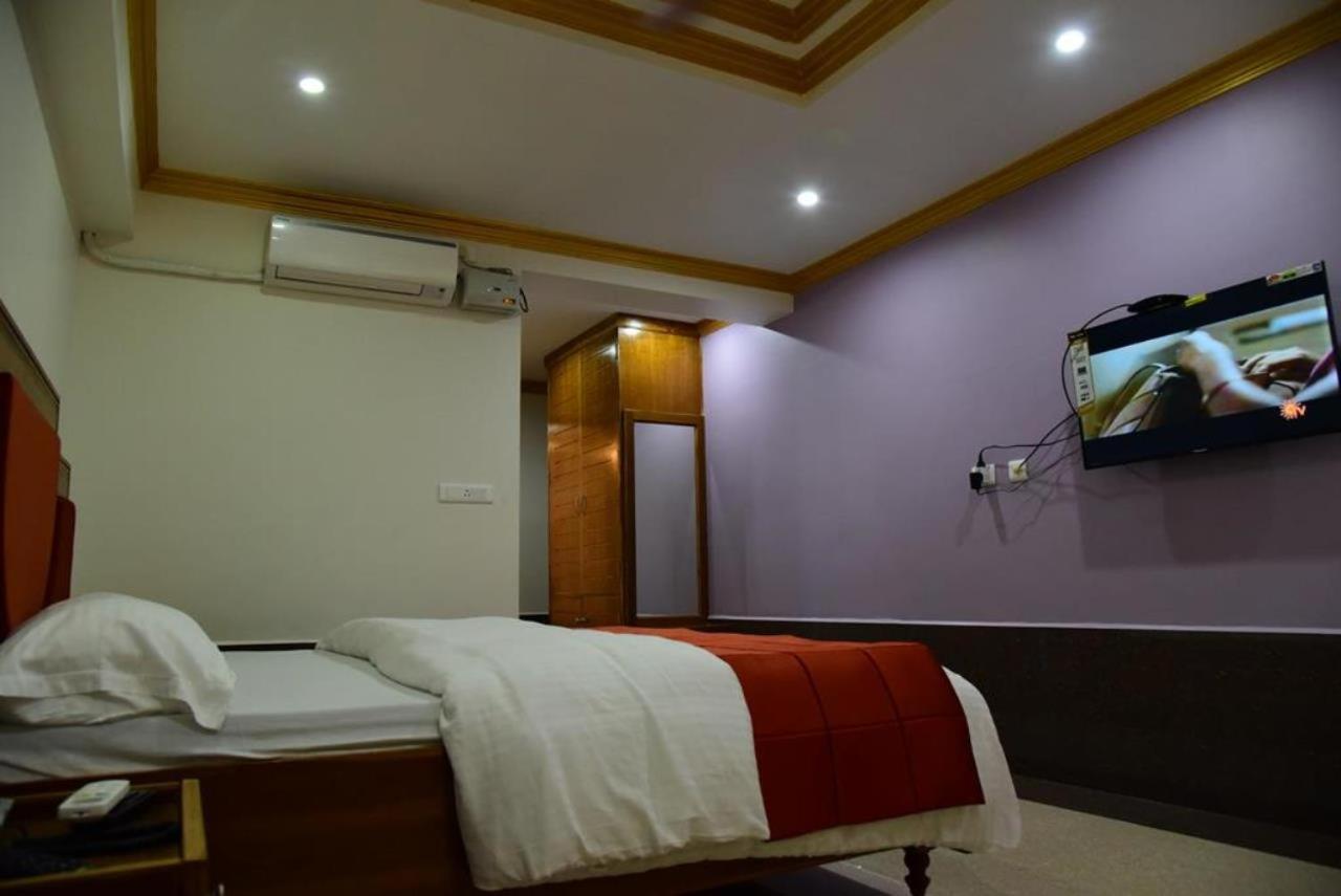 Hotel Chembiyan Pudukkottai Ngoại thất bức ảnh